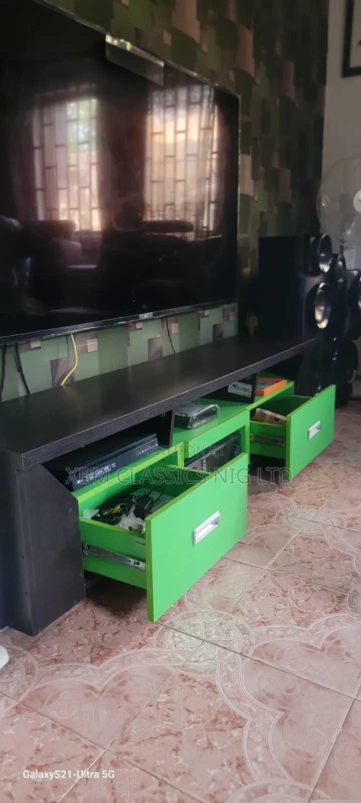 6ft Strong TV Stand