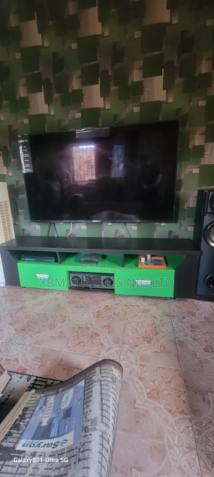 6ft Strong TV Stand