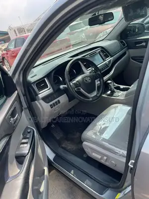 Toyota Highlander XLE 4dr SUV (3.5L 6cyl 6A) 2015 Silver