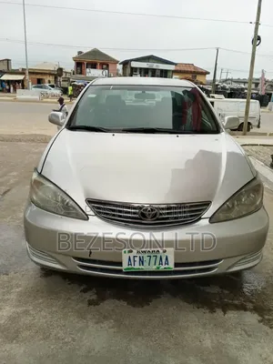 Toyota Camry XLE V6 4dr Sedan (3.0L 6cyl 5A) 2005 Silver