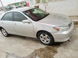 Toyota Camry XLE V6 4dr Sedan (3.0L 6cyl 5A) 2005 Silver
