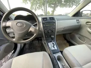 Toyota Corolla LE 4dr Sedan (1.8L 4cyl 4A) 2011 Black