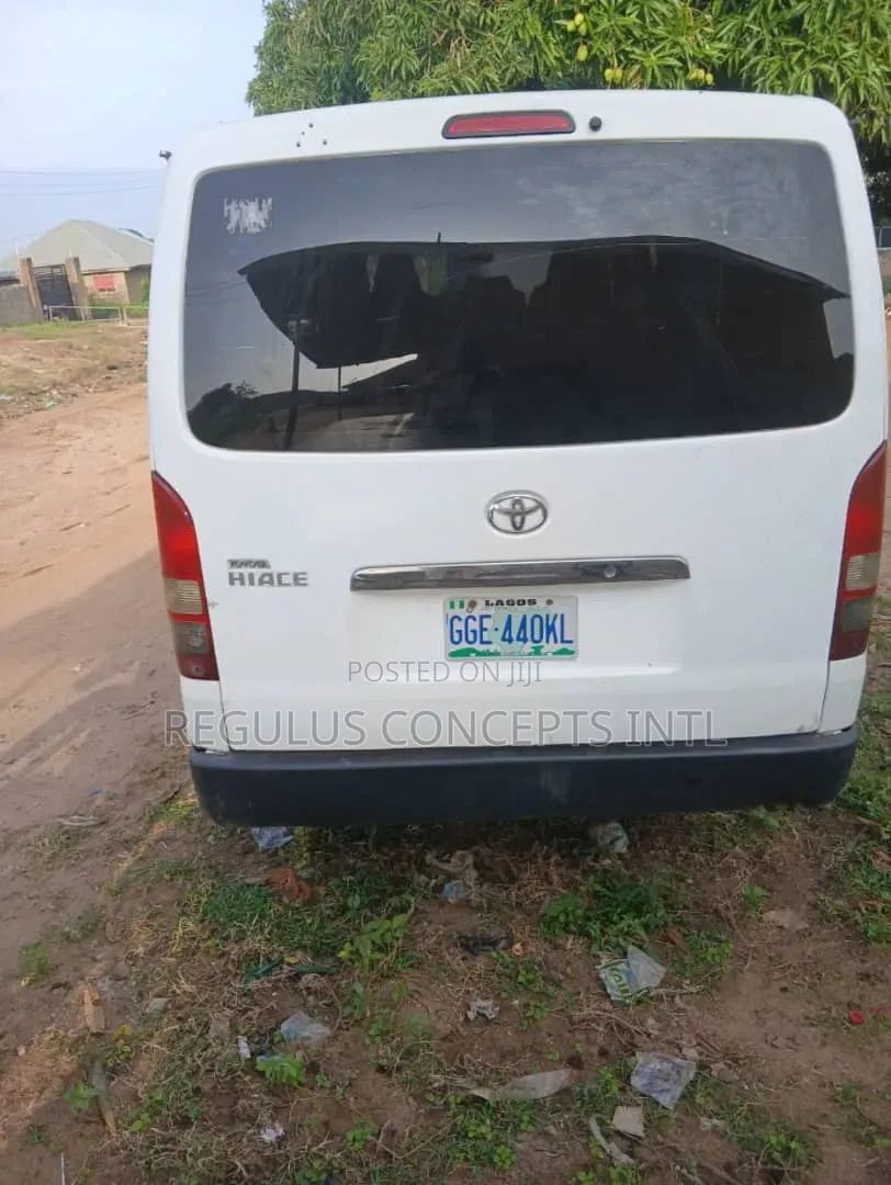 Ford E250 1995 White