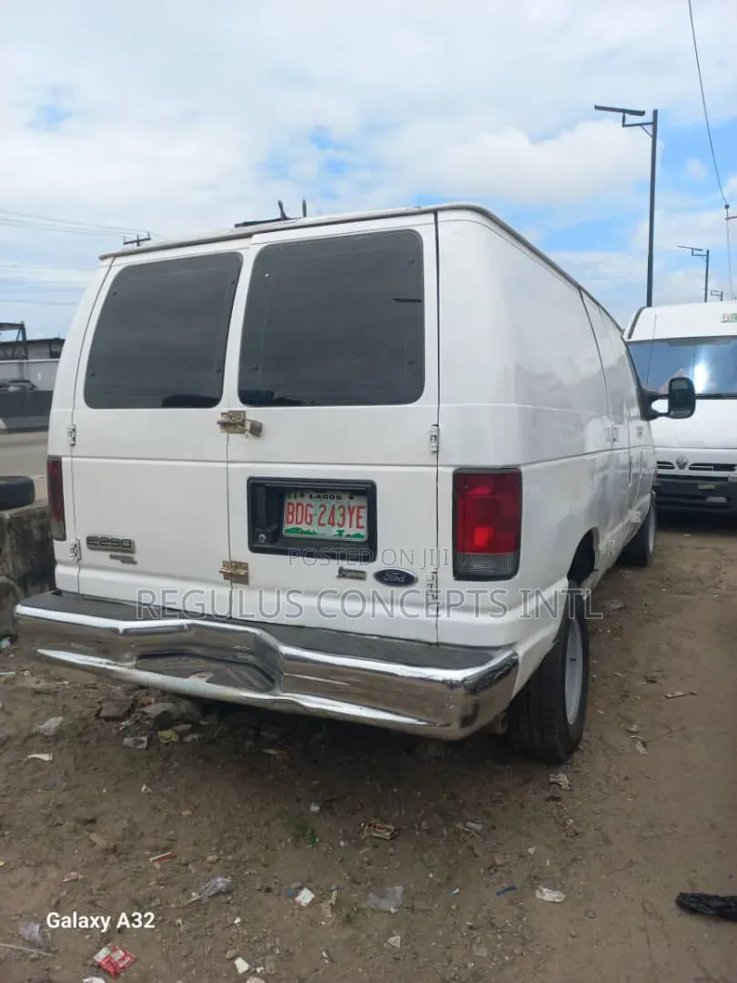 Ford E250 1995 White