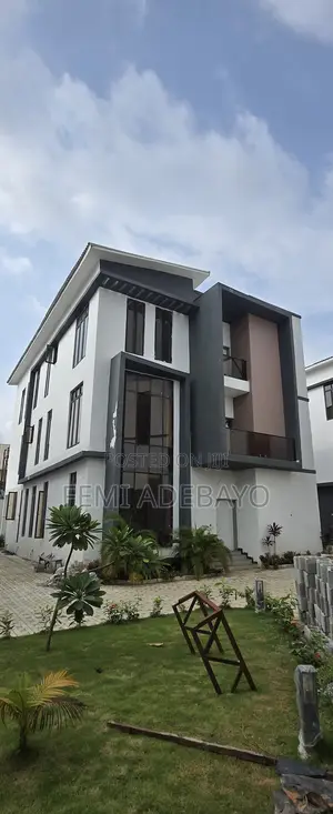 Newly Built 6 Bedroom Terrace Duplex