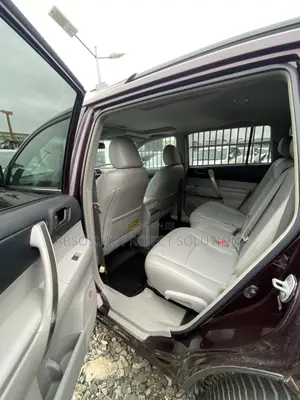 Toyota Highlander 3.5L 4WD 2013 Burgundy