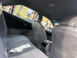 Toyota Camry LE 4dr Sedan (2.5L 4cyl 6A) 2012 Silver