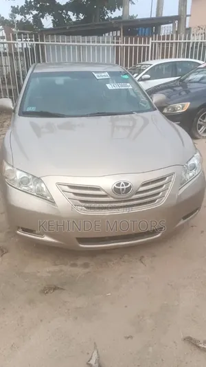 Toyota Camry LE 4dr Sedan (2.4L 4cyl 5A) 2009 Gold
