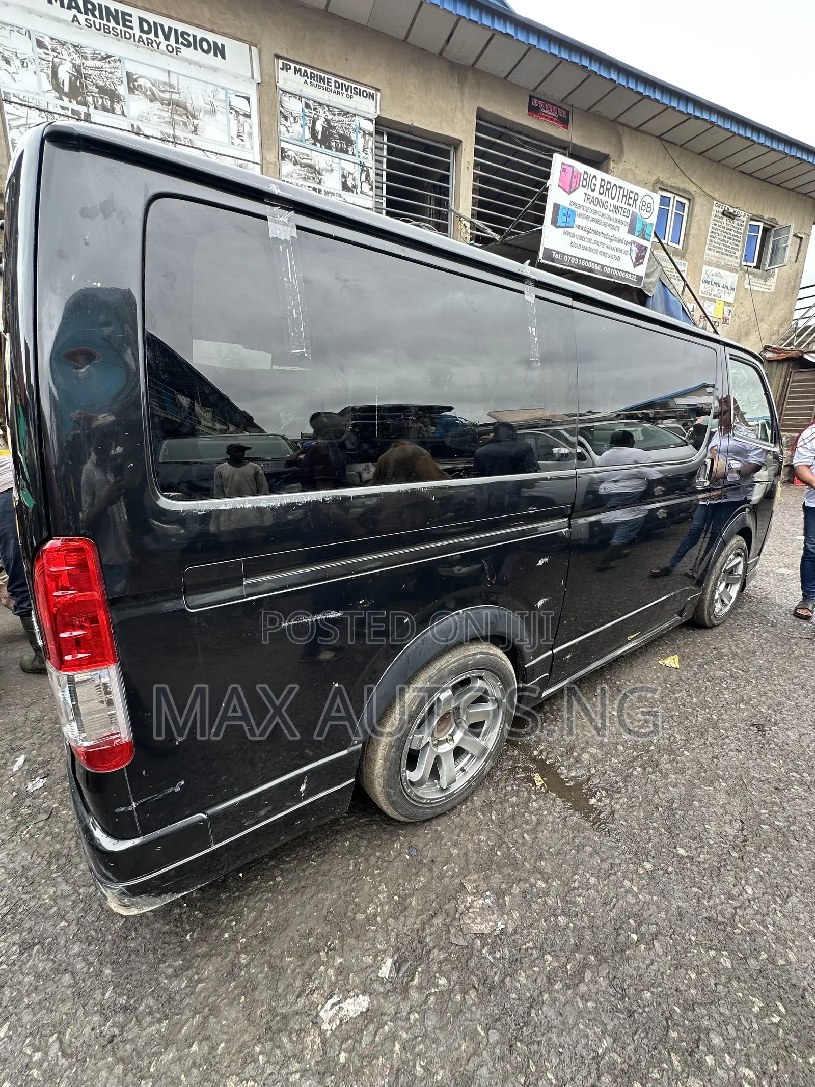 Toyota HiAce 2010 Black