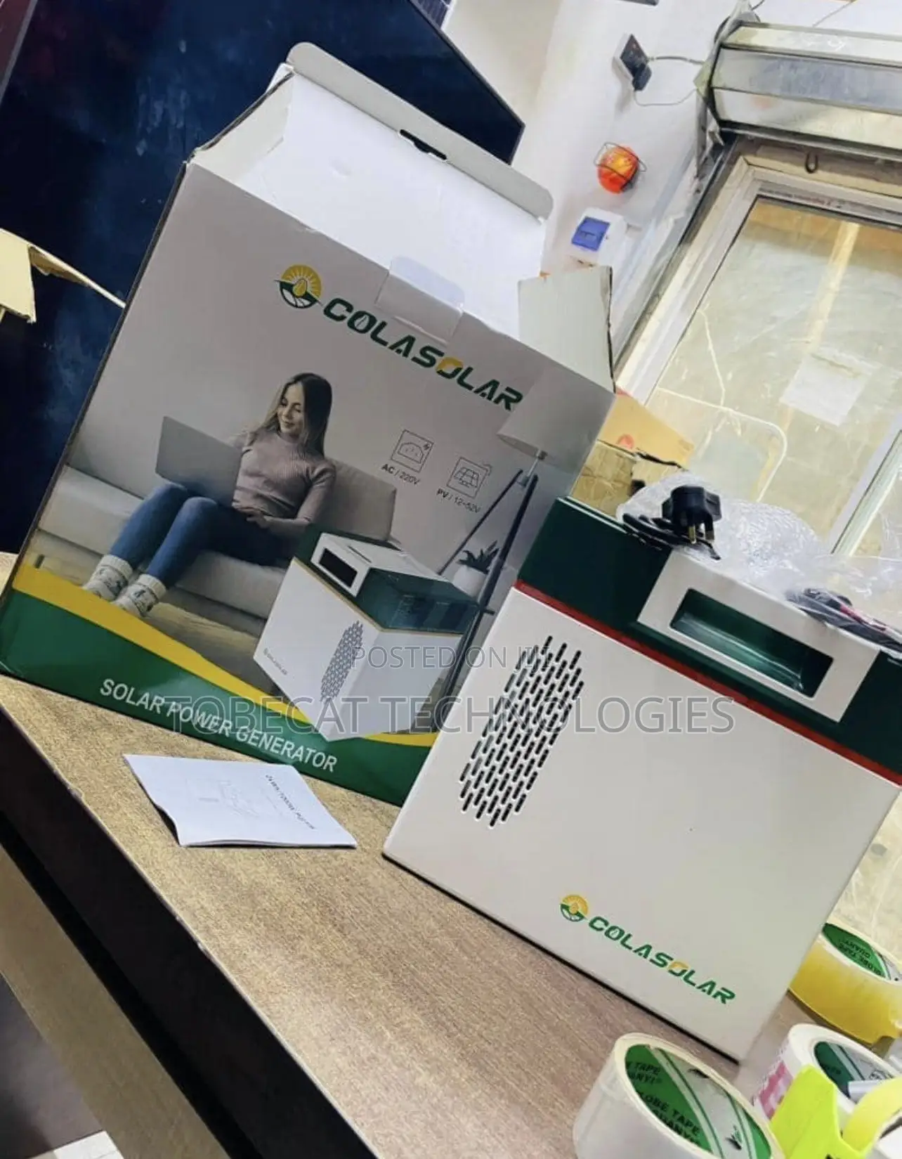 Cola 2000W Solar Generator.
