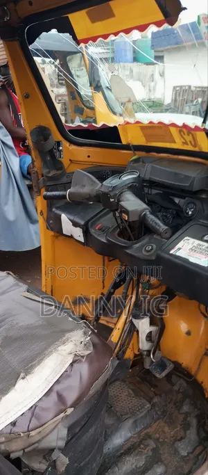 TVS King Cargo 2023 Yellow