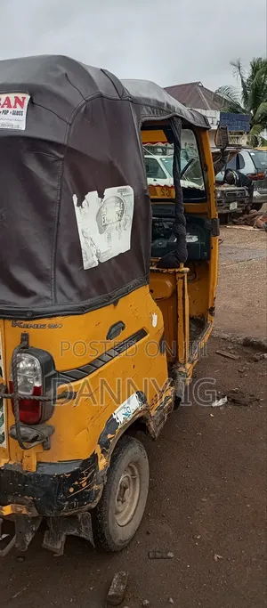 TVS King Cargo 2023 Yellow