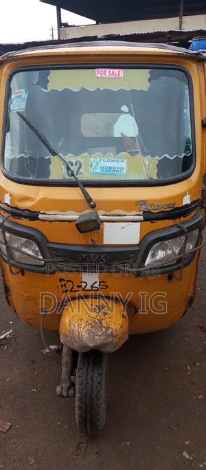 TVS King Cargo 2023 Yellow