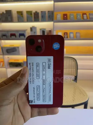 Apple iPhone 13 256 GB Red