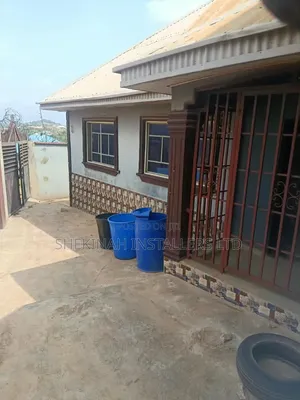 3bdrm Block of Flats in Adeosun Akatapa, Ibadan for sale