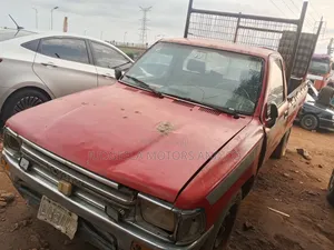 Toyota Hilux 1990 Red