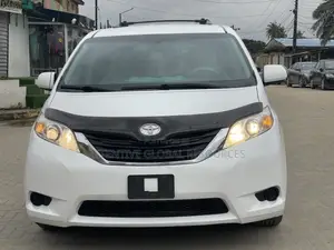Toyota Sienna LE 7 Passenger Mobility 2011 White
