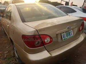 Toyota Corolla 2005 Gold