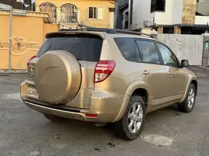 Toyota RAV4 Limited V6 4x4 2009 Gold
