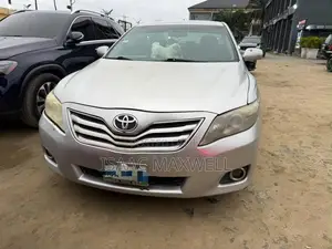 Toyota Camry LE 4dr Sedan (2.5L 4cyl 6AM) 2010 Silver