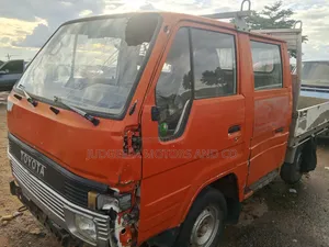 Toyota Dyna 1990 Orange