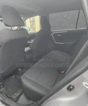 Toyota RAV4 2021 Silver