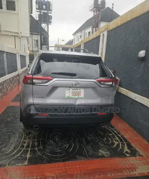 Toyota RAV4 2021 Silver