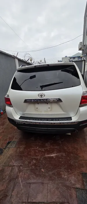 Toyota Highlander Limited 2012 White