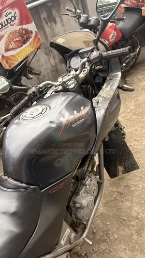 Honda 2000 Black