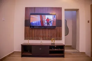 Apartment and 6 Single Rooms