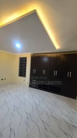 2bdrm Block of Flats in New Road, Lekki Phase 2 for rent