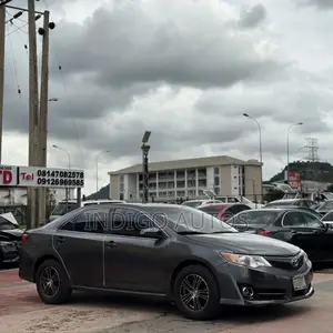 Toyota Camry LE 4dr Sedan (2.5L 4cyl 6A) 2012 Gray