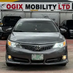 Toyota Camry LE 4dr Sedan (2.5L 4cyl 6A) 2012 Gray