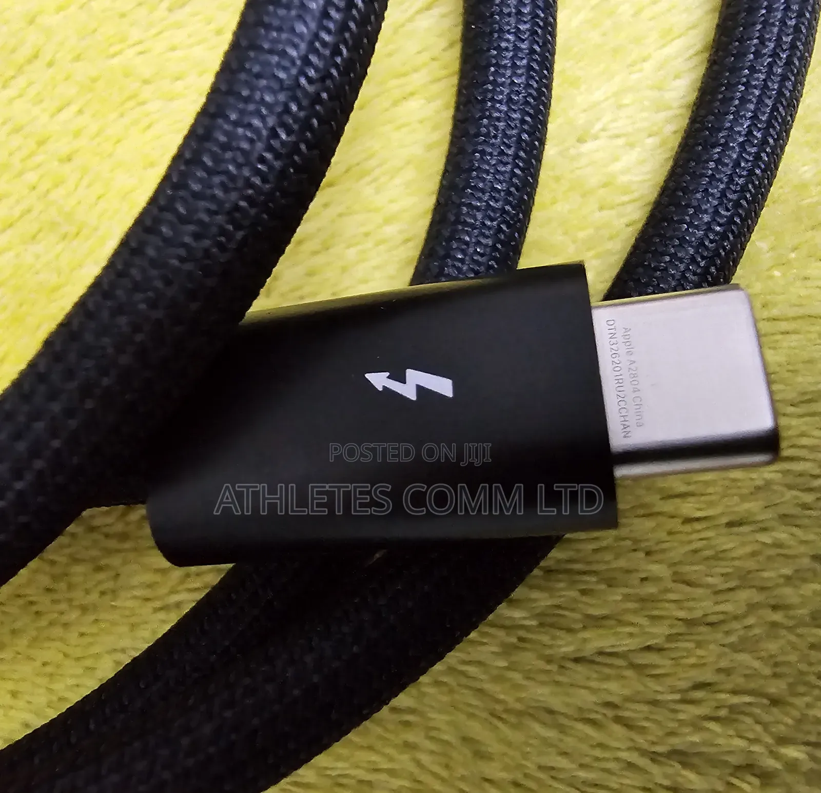 Apple Thunderbolt 4 Pro USB-C A2804 Cable