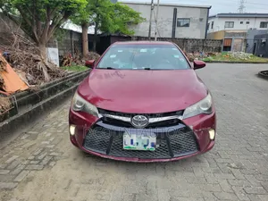 Toyota Camry XSE 4dr Sedan (2.5L 4cyl 6A) 2017 Red