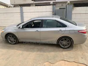 Toyota Camry LE 4dr Sedan (2.5L 4cyl 6A) 2015 Silver