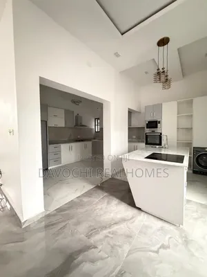 5bdrm Duplex in Osapa london for sale