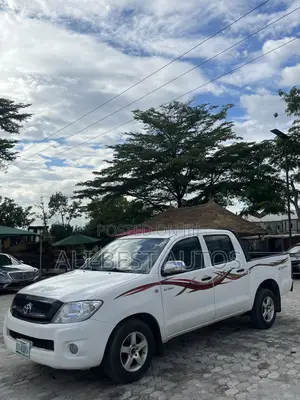 Toyota Hilux 2011 White