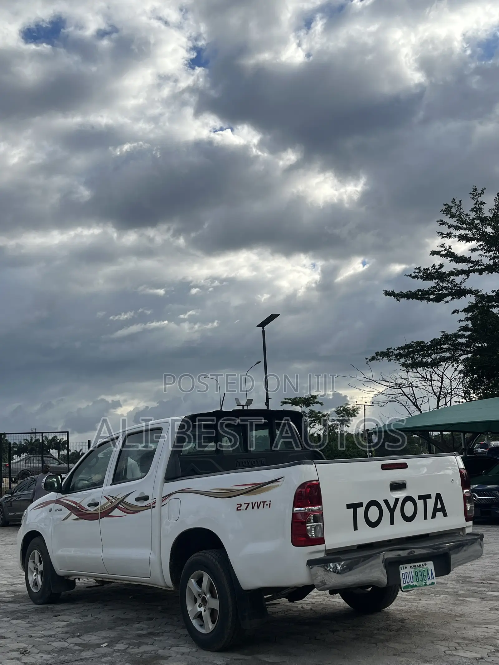 Toyota Hilux 2011 White