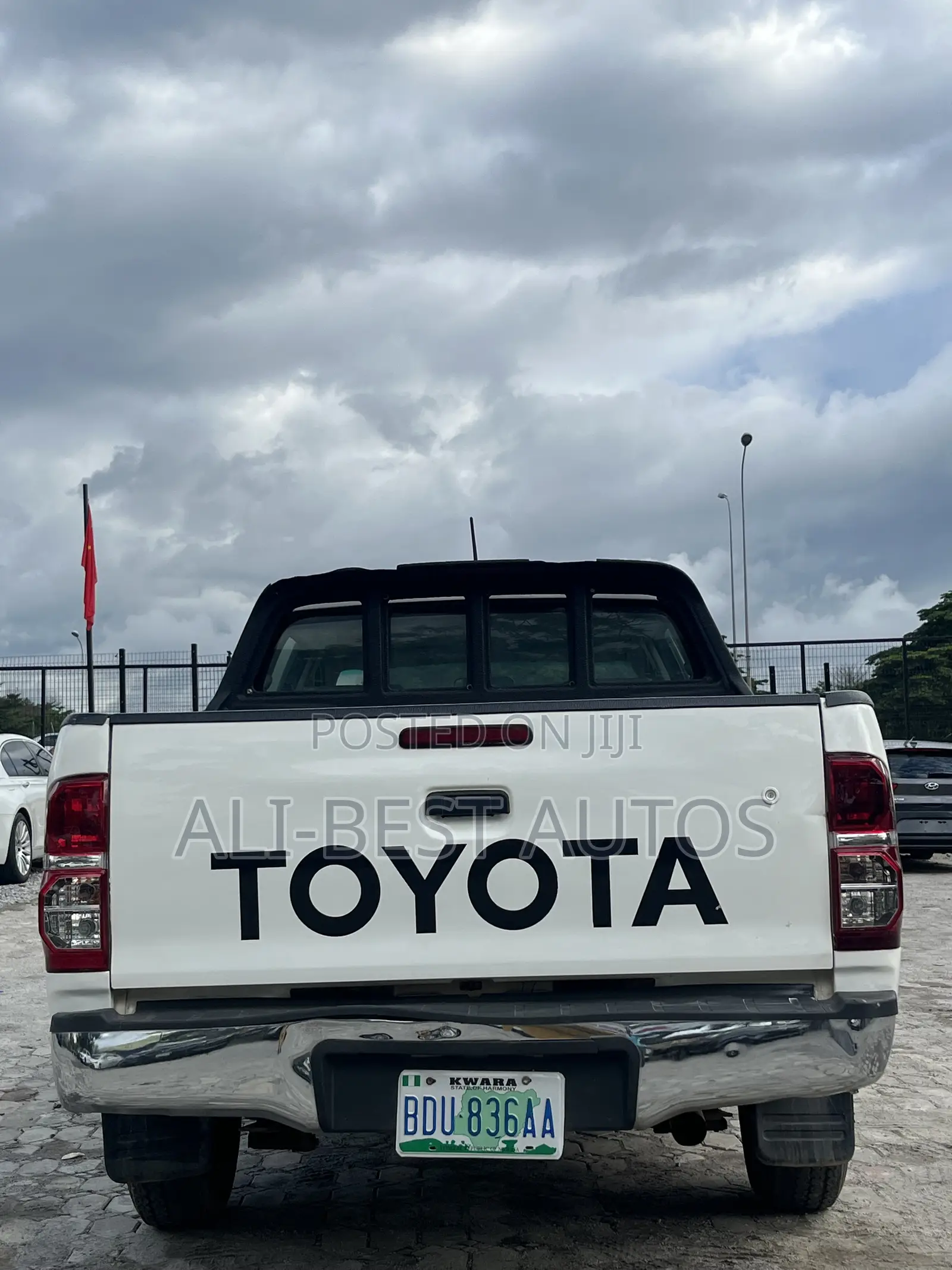 Toyota Hilux 2011 White