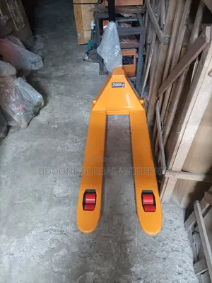 Heavy Duty Manual Pallet Jack – 2500kg Capacity