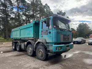 12 Tyres Man Dump Truck