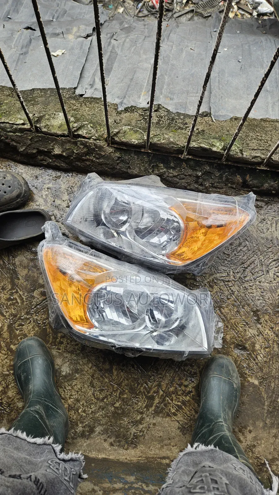 Headlight Toyota Rav4 2010