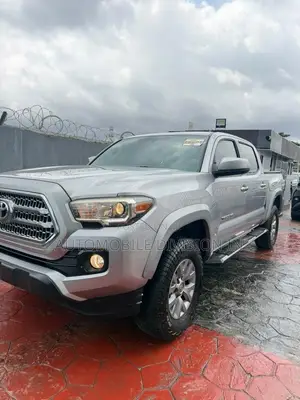 Toyota Tacoma 2018 Silver