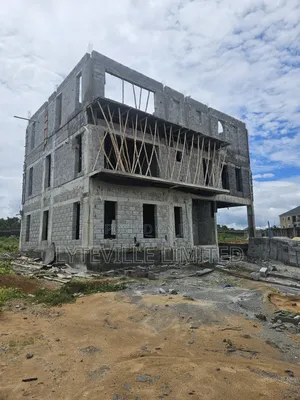 7bdrm Duplex in Karmo for sale