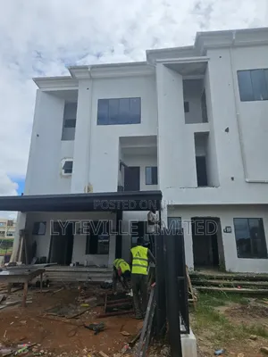 6bdrm Duplex in Karmo for sale