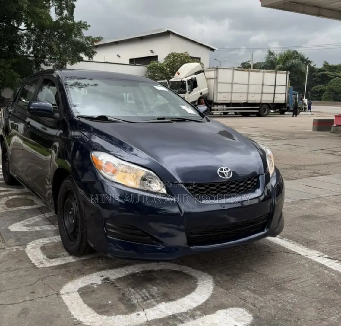 Toyota Matrix S Hatchback AWD (2.4L 4cyl 4A) 2012 Blue