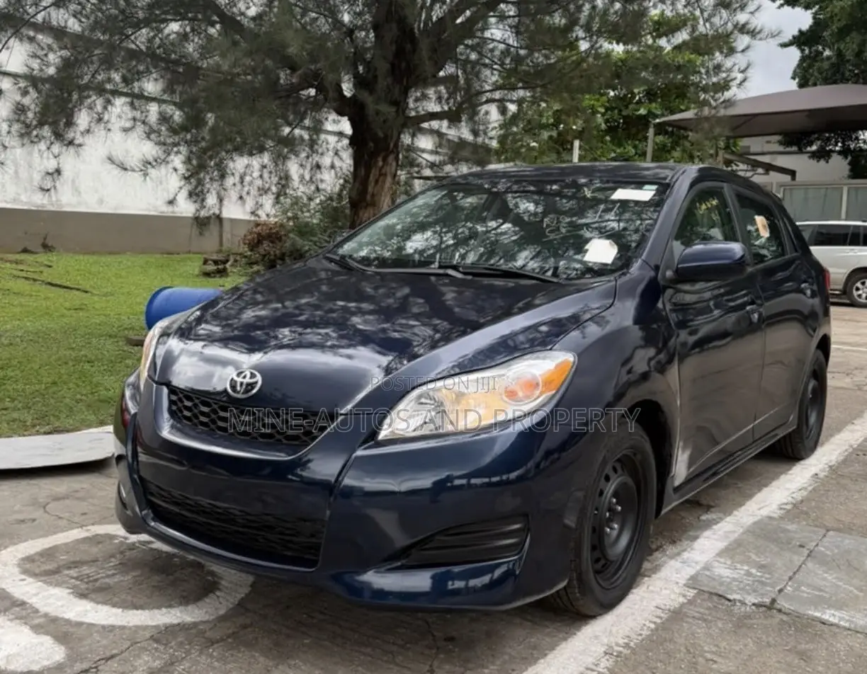 Toyota Matrix S Hatchback AWD (2.4L 4cyl 4A) 2012 Blue