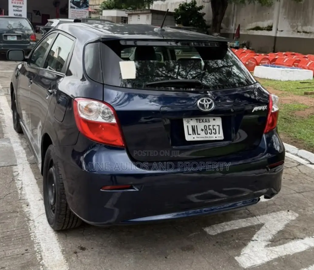 Toyota Matrix S Hatchback AWD (2.4L 4cyl 4A) 2012 Blue