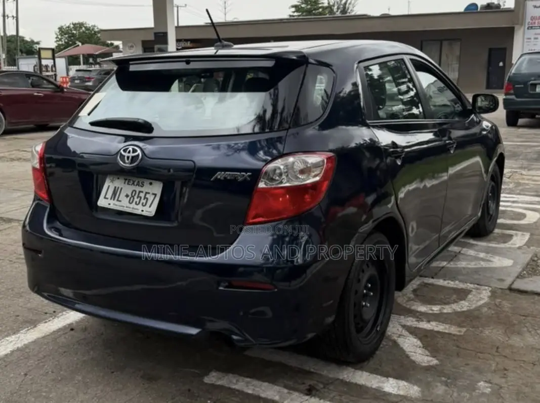 Toyota Matrix S Hatchback AWD (2.4L 4cyl 4A) 2012 Blue